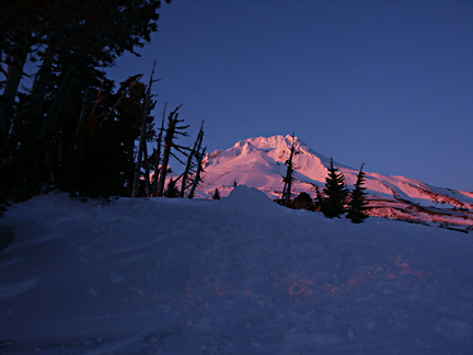 alpenglow on a high Cascade peak is 
captured by OregonPhotos.com