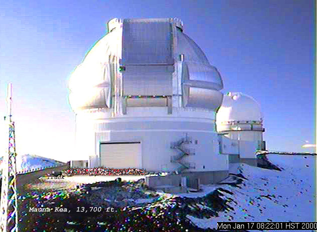 Mauna Kea's Gemini North dome completely dwarfs 200 Oregon astronomers